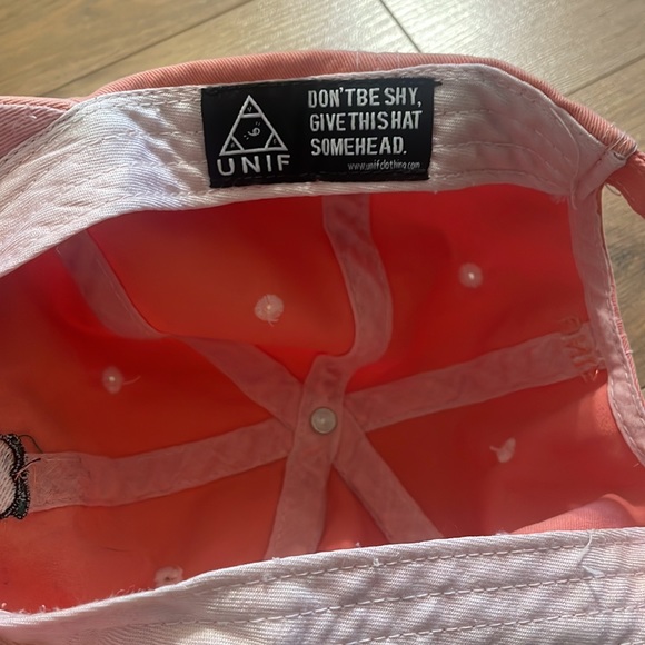 UNIF Peach Hat - Picture 3 of 4